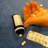 Un'overdose di pillole fatali Meglio avvelenarsi