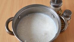 बालवाडी प्रमाणे तांदूळ कॅसरोल कसा शिजवायचा?