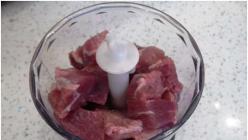 कृती: स्लो कुकरमध्ये वाफवलेले मांस सूफले - वाफवलेले गोमांस सूफले मंद कुकरमध्ये उकडलेले मांस सूफले